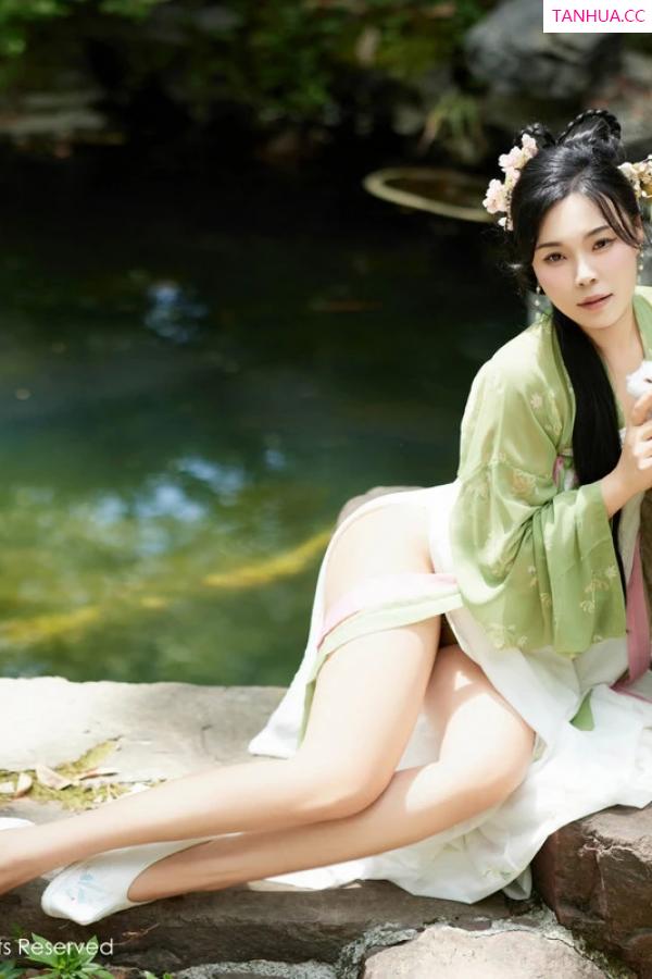   [XiuRen]高清写真图 2024.09.14 No.9162 麦田 性感美臀第11张图片